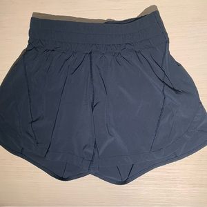 Lululemon 5” size 4 Track That Mid-Rise Lined Shorts